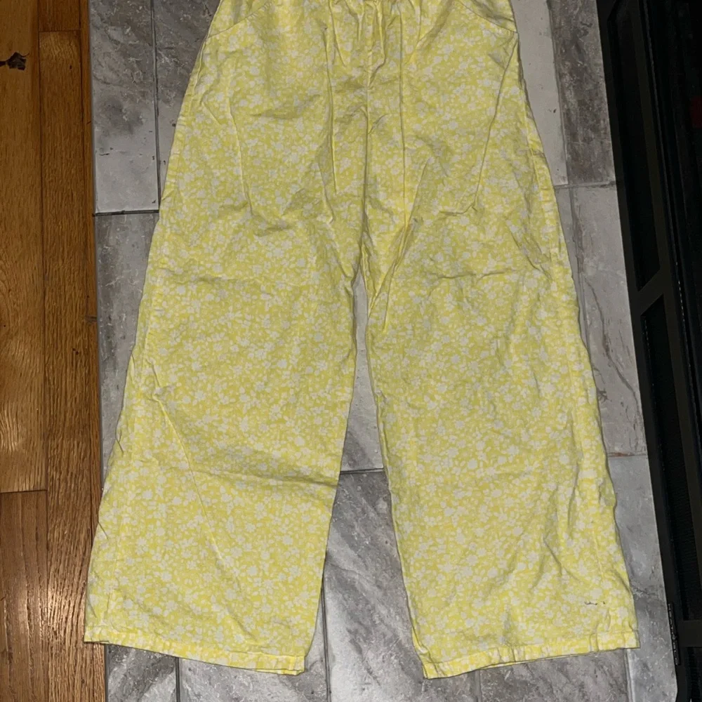 Cat & Jack Yellow Floral Kids Casual Bottoms